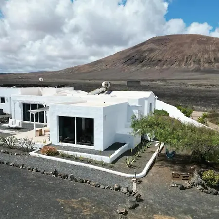 Casa Leonida Ocean Volcano House