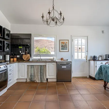 Casa Leonida Ocean Volcano House Holiday home *